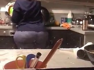 Ogromne Arab Exasperation w odległości Kitchen