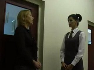 ミスは、ハードむち打ちのXLXで女子高生を罰します