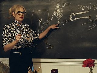 Profesor undergrowth grandes tetas chupar Kelly juguete en el aula