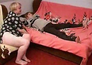 ママは、彼女をファックする息子を語ります