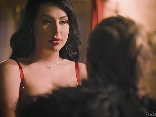 Dövmeli süper Chanel Santini BJ ile shemale bootylicious sağlar