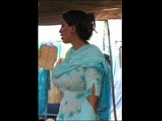 Hina mammy mère ami baiser avec moi