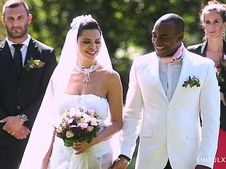 FFM romantique interracial trio avec Kira Reine et Canela peau