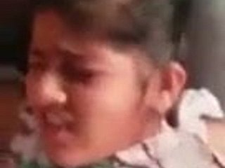 La muchacha adolescente follada duro