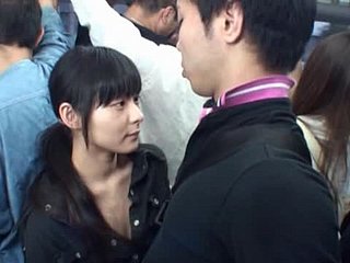शरारती किशोर ए वी गल द बस झटके वह cums जब तक उसके प्रेमी