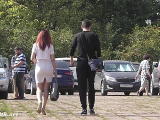 Jeny Smith związany nagi w lesie