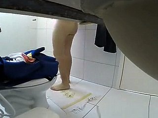 spying on stepmoms big ass and hairy cunt