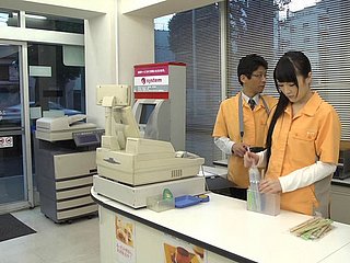 Supermarket adalah tempat yang tepat bagi mereka untuk memiliki sesi lesbian!