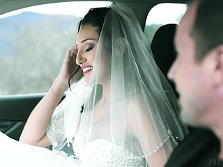 Pengantin Sexy Bella Rolland menipu pada pengantin lelaki dengan sahabatnya