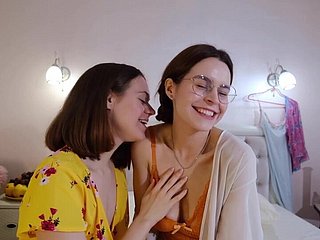 Daniela dan Anca Amatir Sex Lesbian