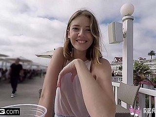Echte Teenager - Teen POV Pussy spielen in der Öffentlichkeit