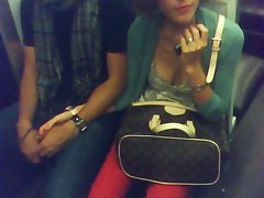 Downblouse braless in Parijse subversives