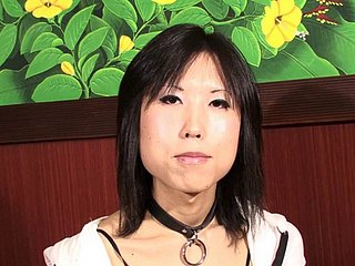 アジアの女の子がストロークするにつれて、トランジクのコックは厚くてセクシーです