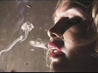Tranny Domina pisliğini bağlar