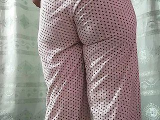 Karachi Cute Girl yang Menampilkan Hipe