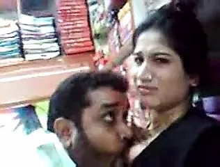 Pakistanlı kumaş pazarı emme