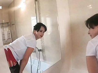 Tôi đã thực hiện cảnh này mặc quần áo, áo cánh văn phòng và vớ nylon chính hãng