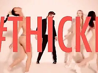 Wazige lijnen - Ratel Music Flick met Emily Ratajkowski