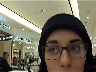 Public Cum Airing al centro commerciale!