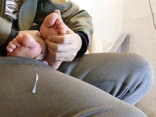 Footjob Chinese - Masseuse Cums บนเท้าของลูกค้า