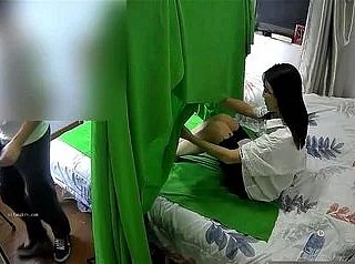 Chińska zielona zasłona - Amy za kulisami - zamyka zasłonę okienną na 24 minuty, aby nie zostać złapanym!