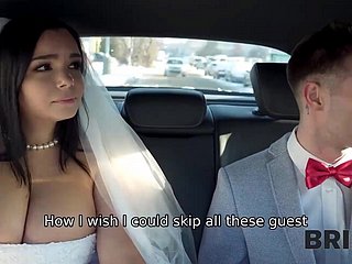 Sofia Lee è una sposa spudorata che tradisce lo sposo more un bagno pubblico