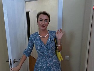 Se você tiver dinheiro suficiente, esse MILF hábil dará até a você seu anal