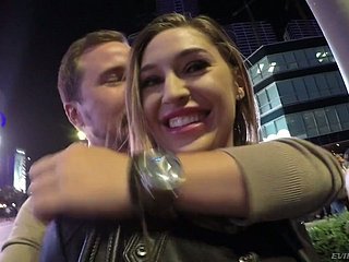 Peguei Curvy Sexy Nympho Kleio Valentien está fodido no hotel