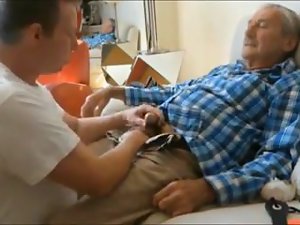 Nonno godere pompino da giovane