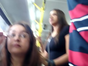 duas safada manjando rola sebuah