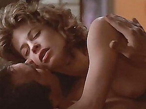 Seksi Linda Hamilton Sıcak Sahnede Çıplak