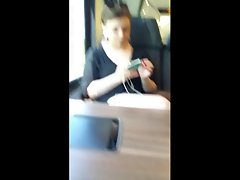 девушка передо мной на поезде