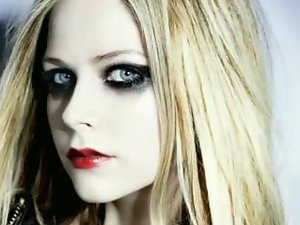 AVRIL خبریں چیلنج کے ساتھ ایوارڈ جرک