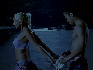ビーチにいる中国人男性と白人少女 (2007)