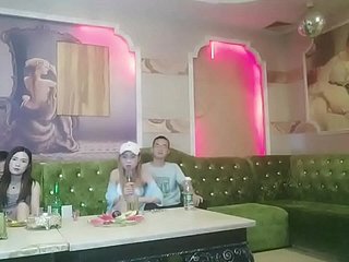 الصينية ktv غريب مجموعة الجنس يجلس سيدة 4p