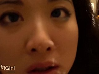Chinese vrouw DEEPTHROAT en FACEFUCK op haar knieën (Sukisukigirl / Andy Bestial aflevering 41)
