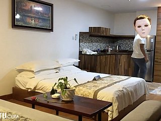 两个小哥哥柬埔寨电话挂了