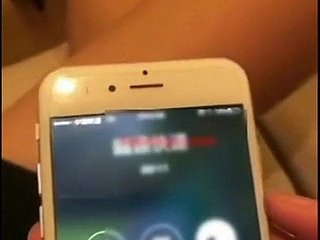 Красавица намеренно сломала вибратор и попросила