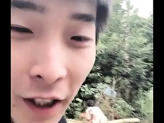 Der unglückliche Mann nahm eine wunderschöne vietnamesische Schwiegertochter mit, die ein wunderschönes Gesicht hat. Die schöne Vietnamesin ist sehr confidential darin, auf dem Land zu kochen und zu kochen