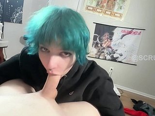 Emo-Mädchen melkt großen Schwanz mit Kehle und riesigen Titten und bekommt Gesichtsbehandlung