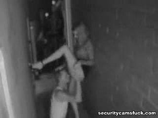 تم تصوير الجنس في الزقاق الخلفي بواسطة كاميرا أمنية