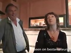 Cuckold بیوی پر gangbanged