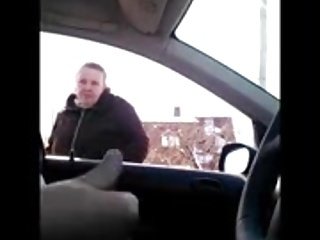 Ouder helpt buggy flasher cum