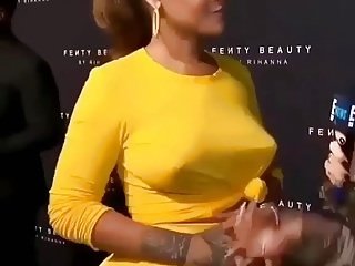 Rihanna หัวนมหัวนมแข็ง