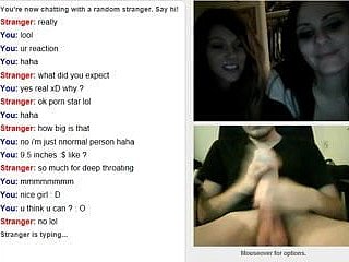 2 cutes gadis menunjukkan payudara & amp; pantat di omegle