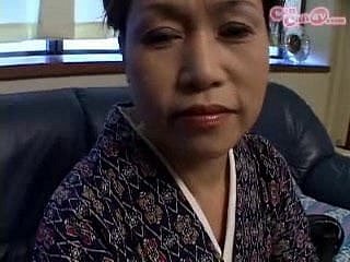 وجاءت جدتي إلى منزلي