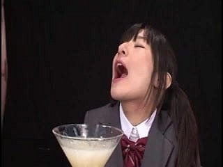 Ryoko Hirosaki gokkun slikken. GECENSUREERD