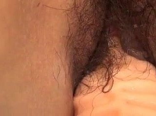asiatique poilue MILF avec mésanges défoncés jouai