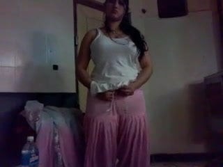 Consummate paquistaní Milf coger su amante joven