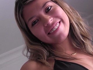 PUTA LOCURA Carino latina scopata per la prima volta all round cam